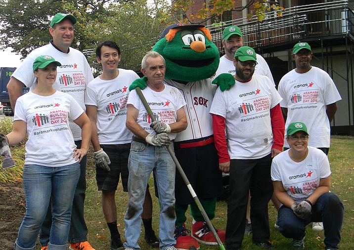 Mittleman and other Aramark volunteers